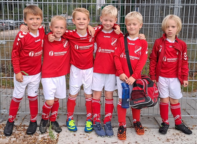 De eerste wedstrijd van Hoevelaken JO8-3